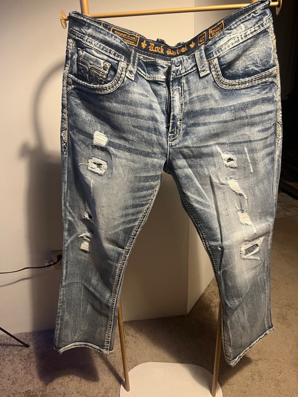 Rock Revival Men’s Light Blue Distressed Straight Jeans. 40x32